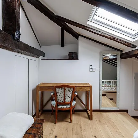 Sicardi - Elegant In Old Town Apartment *