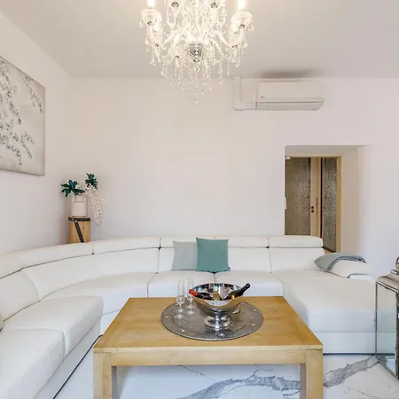 Sicardi - Elegant In Old Town Daire *