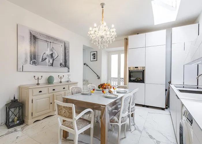 Sicardi - Elegant In Old Town Apartment