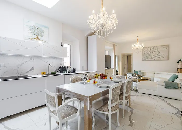 Sicardi - Elegant In Old Town Apartmán
